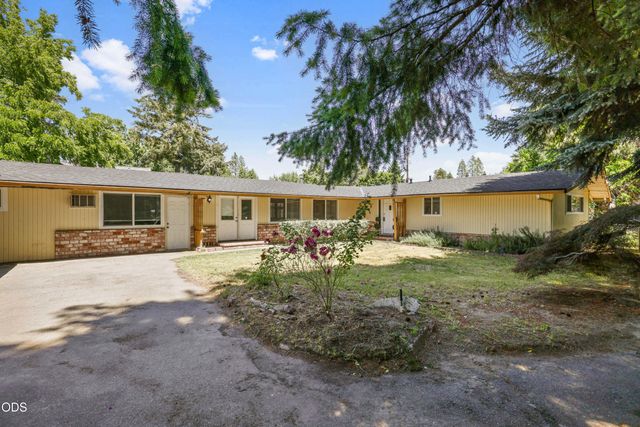 1980 McCarter Lane, Grants Pass, OR 97527