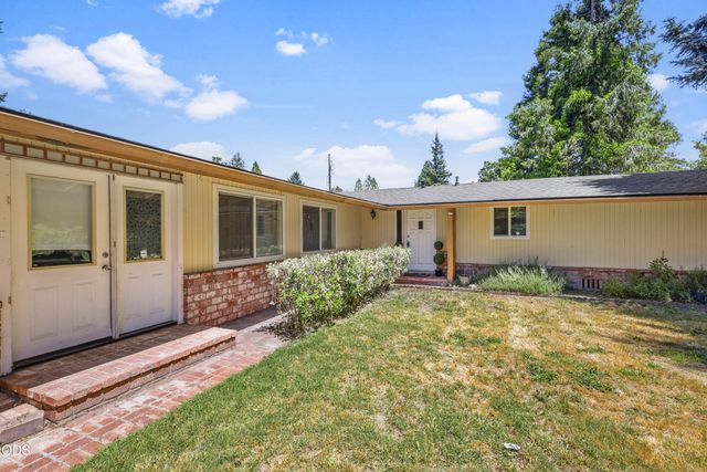 1980 McCarter Lane, Grants Pass, OR 97527