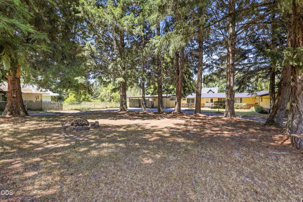 1980 McCarter Lane, Grants Pass, OR 97527