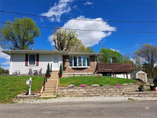 430 N Kaempf Street, Columbia, IL 62236