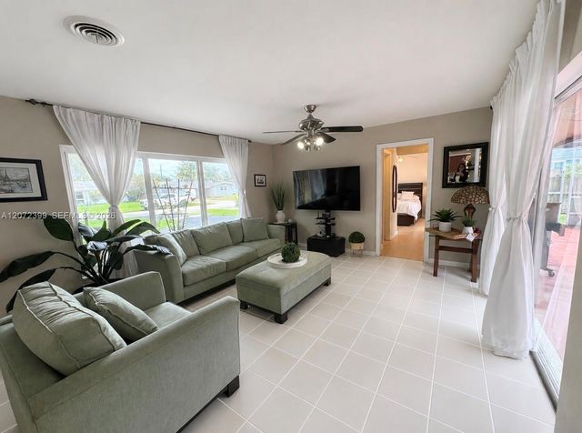 1812 N 45th Avenue, Hollywood, FL 33021