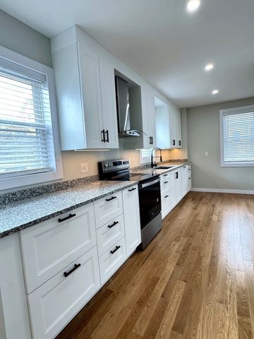 34-36 Curry Cir, Swampscott, MA 01907