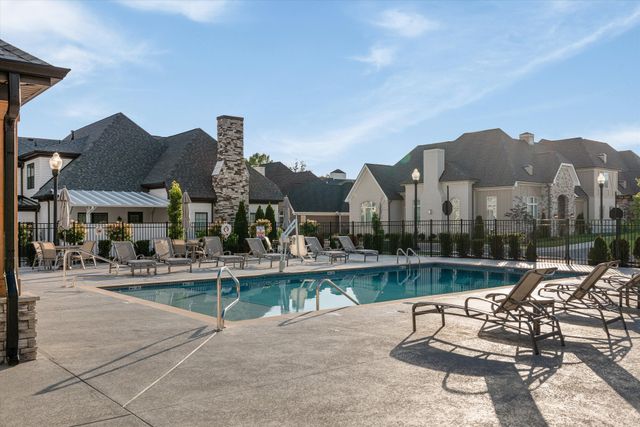 103 Pin High Pvt Dr, Gallatin, TN 37066