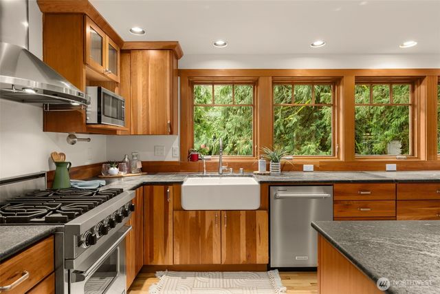 23415 NE 73rd Street, Redmond, WA 98053