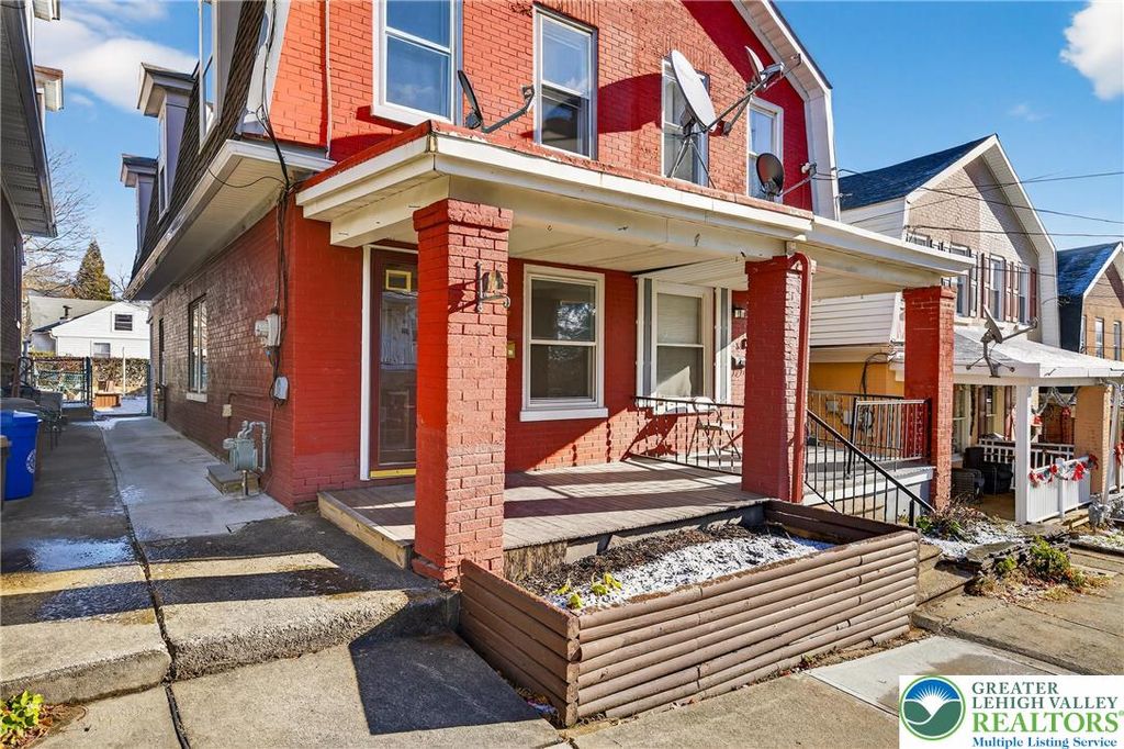 817 Ridge, West Easton Boro, PA 18042