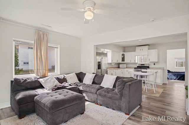 3809 Jefferson Avenue Se, City Of Wyoming, MI 49548