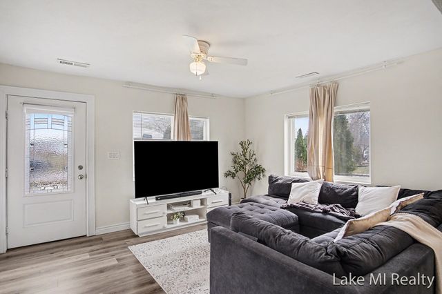 3809 Jefferson Avenue Se, City Of Wyoming, MI 49548