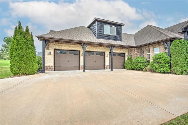 4951 Sagely Lane, Fayetteville, AR 72703
