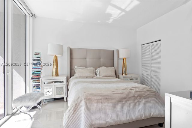 31 SE 5th St 4018, Miami, FL 33131