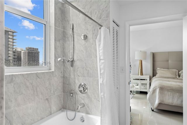 31 SE 5th St 4018, Miami, FL 33131
