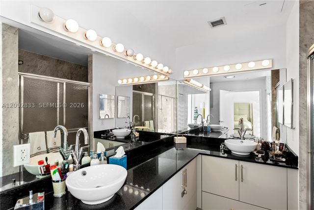 31 SE 5th St 4018, Miami, FL 33131