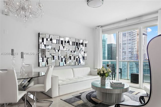31 SE 5th St 4018, Miami, FL 33131
