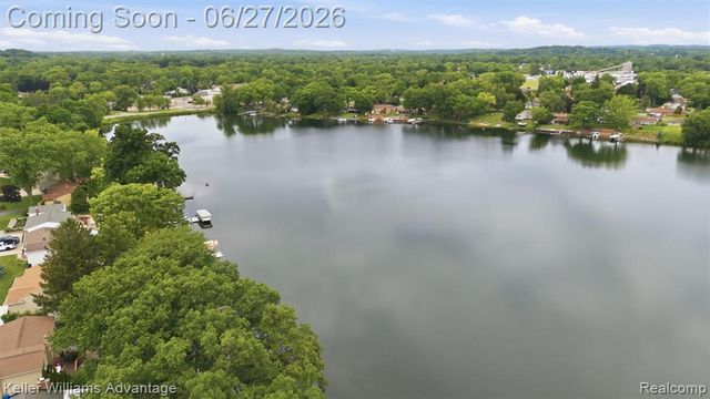 2964 Wallsend Drive, Waterford, MI 48329