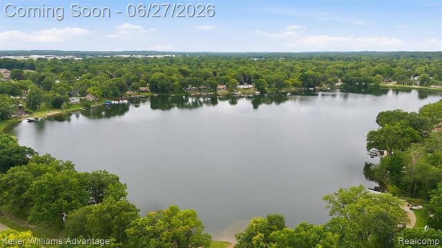 2964 Wallsend Drive, Waterford, MI 48329
