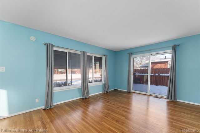 30344 Garry Avenue, Madison Heights, MI 48071