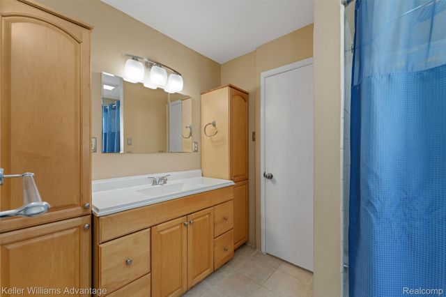 30344 Garry Avenue, Madison Heights, MI 48071