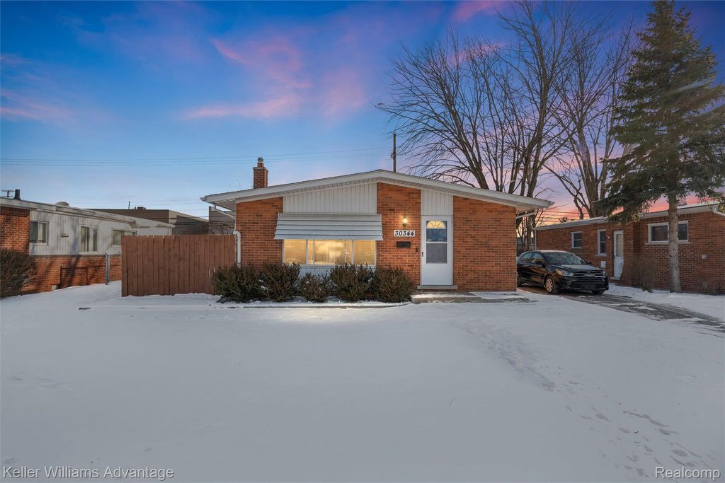 30344 Garry Avenue, Madison Heights, MI 48071
