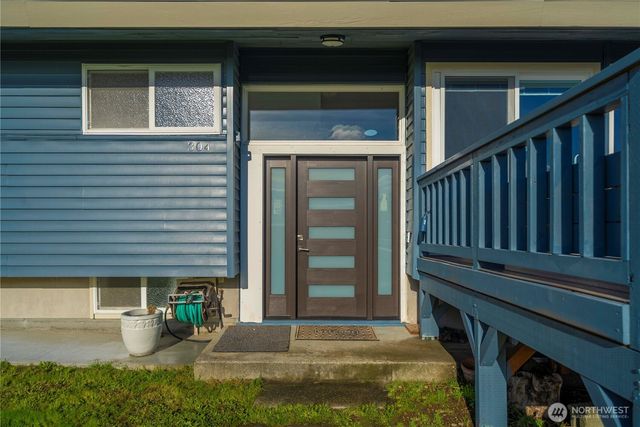 304 S 213th Street, Des Moines, WA 98198