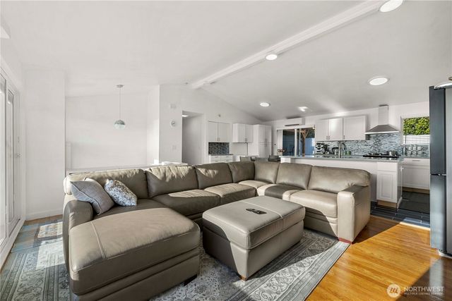 304 S 213th Street, Des Moines, WA 98198