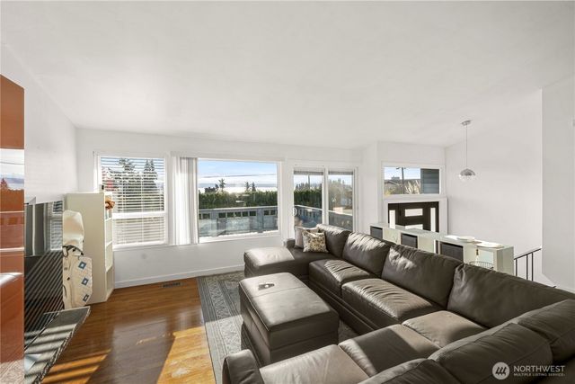 304 S 213th Street, Des Moines, WA 98198