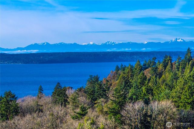 304 S 213th Street, Des Moines, WA 98198