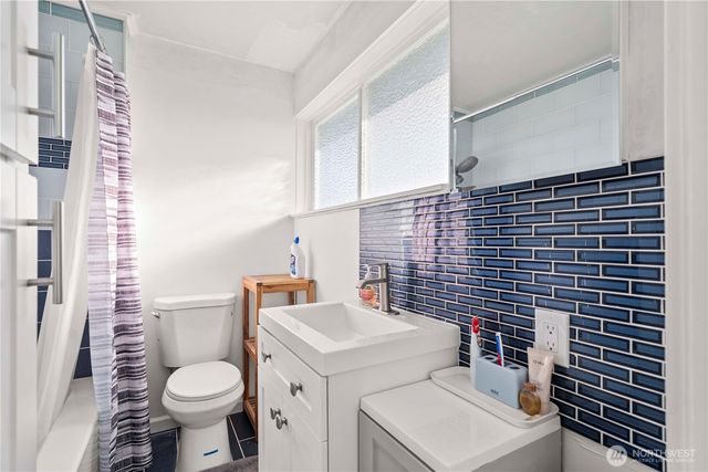 304 S 213th Street, Des Moines, WA 98198