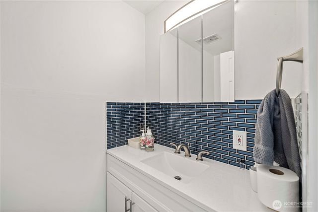 304 S 213th Street, Des Moines, WA 98198