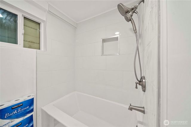 304 S 213th Street, Des Moines, WA 98198