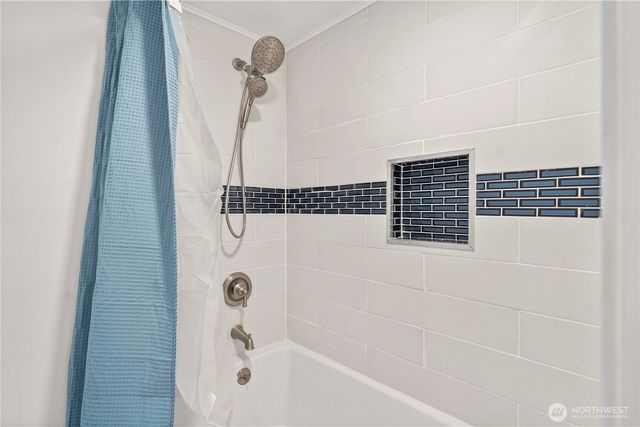 304 S 213th Street, Des Moines, WA 98198