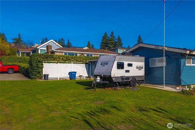 304 S 213th Street, Des Moines, WA 98198