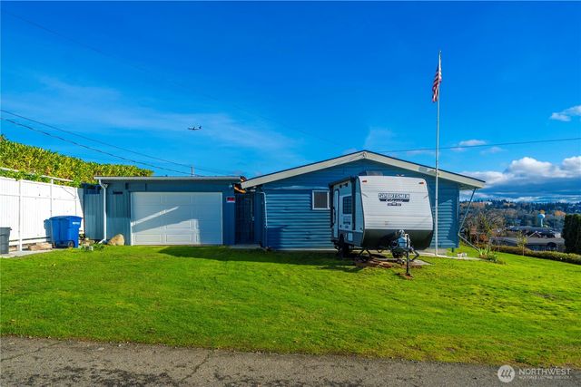 304 S 213th Street, Des Moines, WA 98198