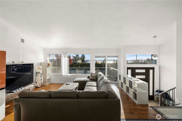 304 S 213th Street, Des Moines, WA 98198