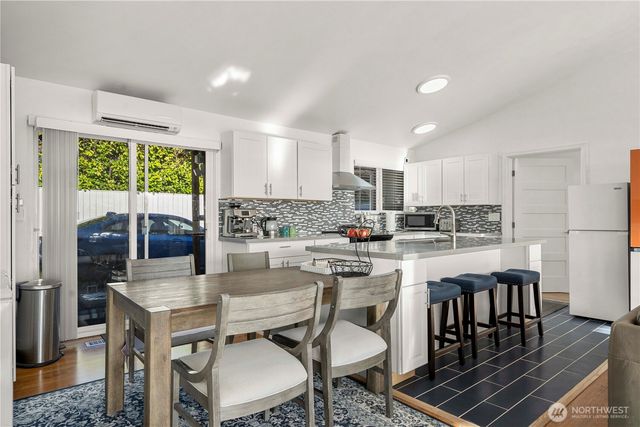 304 S 213th Street, Des Moines, WA 98198