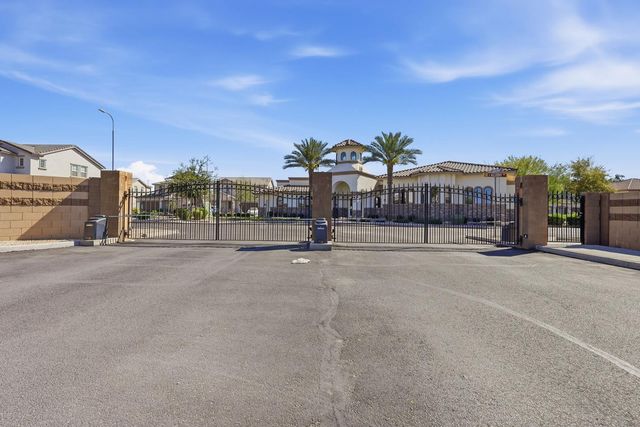 1521 S Senate Street, Chandler, AZ 85286