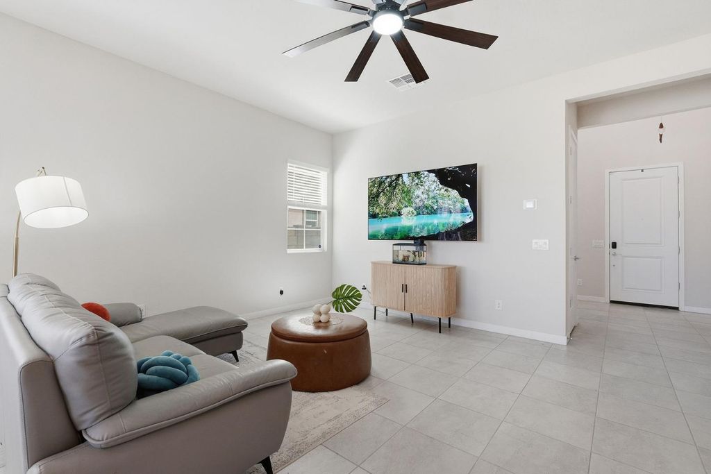 1521 S Senate Street, Chandler, AZ 85286