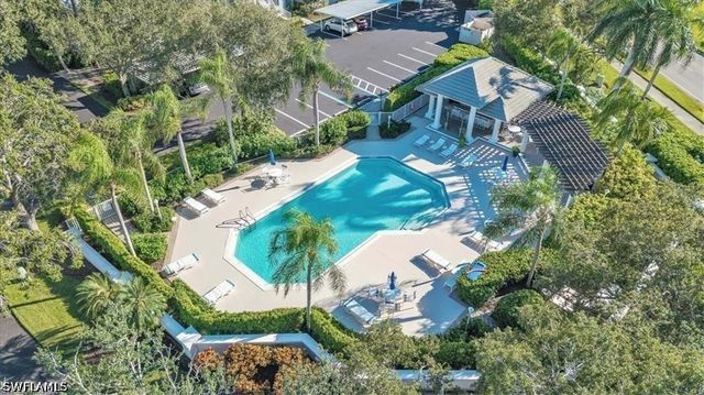 8200 Twelve Oaks CIR 423, Naples, FL 34113