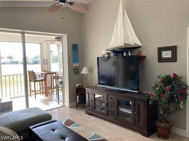 8200 Twelve Oaks CIR 423, Naples, FL 34113