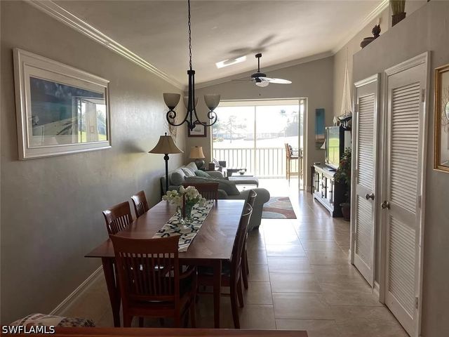 8200 Twelve Oaks CIR 423, Naples, FL 34113