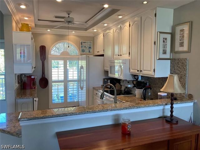 8200 Twelve Oaks CIR 423, Naples, FL 34113