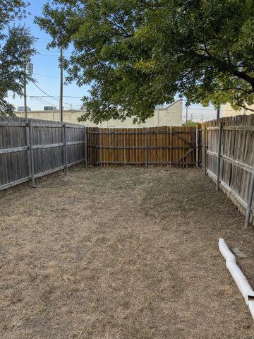 4011 Preferred Place, Dallas, TX 75237
