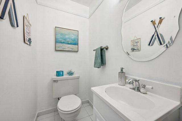 11 N WOODSTOCK DR, Cherry Hill, NJ 08034