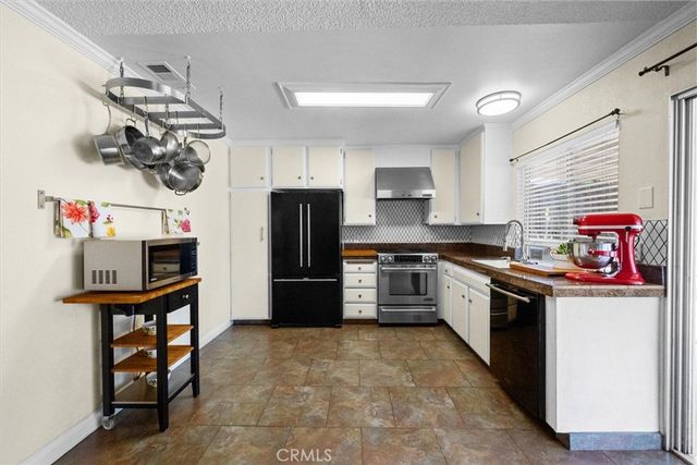 2078 Woodlawn, Corona, CA 92882