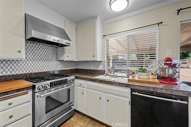 2078 Woodlawn, Corona, CA 92882