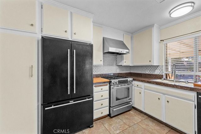 2078 Woodlawn, Corona, CA 92882