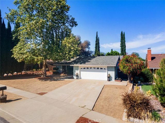 2078 Woodlawn, Corona, CA 92882