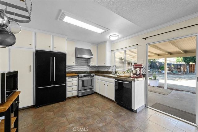 2078 Woodlawn, Corona, CA 92882