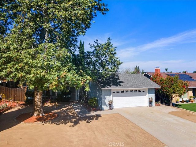 2078 Woodlawn, Corona, CA 92882