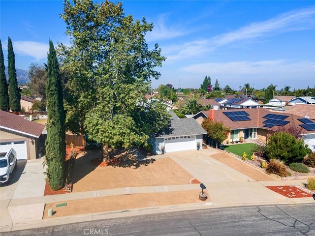 2078 Woodlawn, Corona, CA 92882