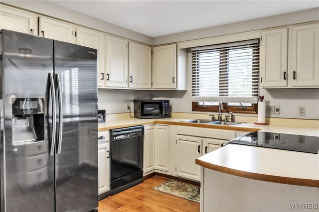 6848 Errick Road, Wheatfield, NY 14120