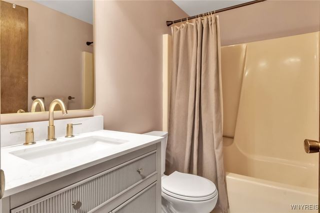 6848 Errick Road, Wheatfield, NY 14120